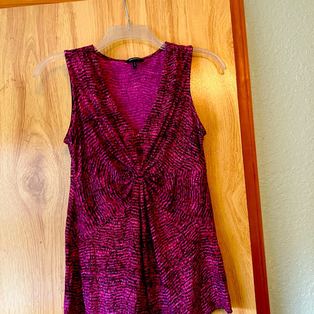 Size S raspberry daisy fuentes top